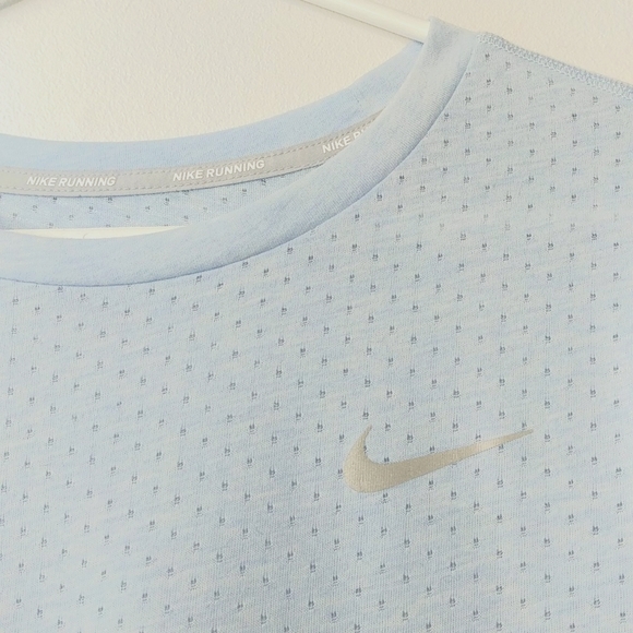 Nike Breathe Tailwind Running Perforated Short Sleeve T-shirt L - Picture 3 of 8